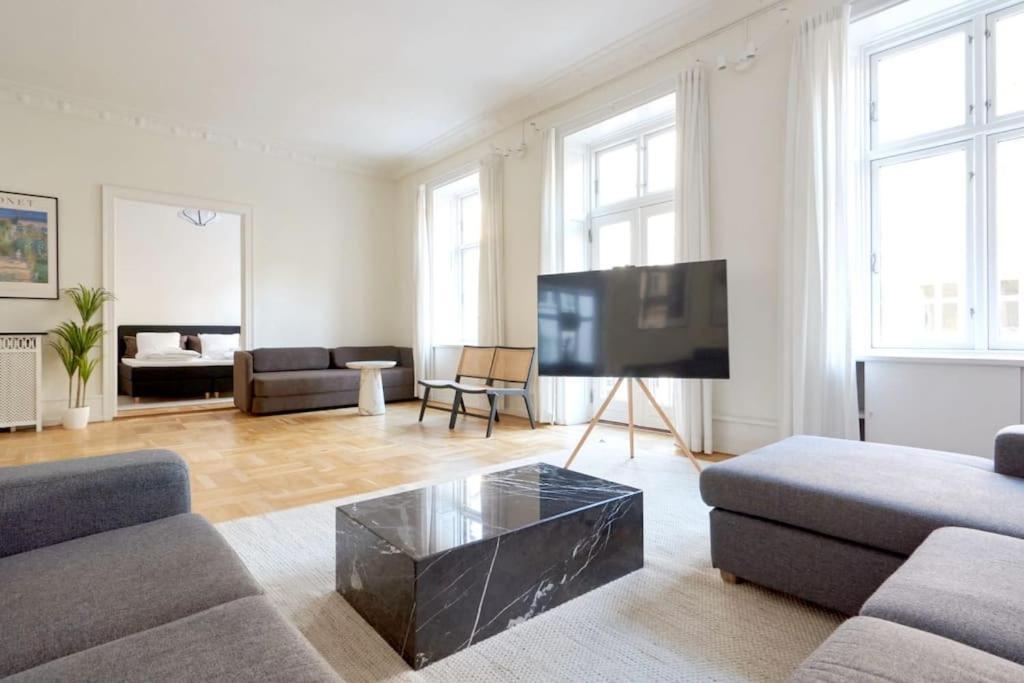 Moderen And Sleek 3Br With Bath By The Lakes And Metro Copenhague Extérieur photo