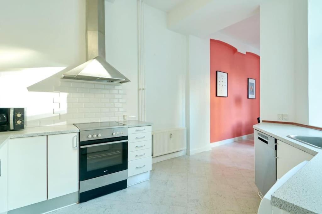 Moderen And Sleek 3Br With Bath By The Lakes And Metro Copenhague Extérieur photo