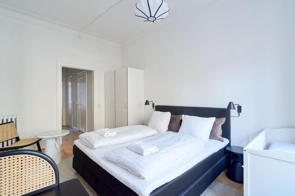 Moderen And Sleek 3Br With Bath By The Lakes And Metro Copenhague Extérieur photo