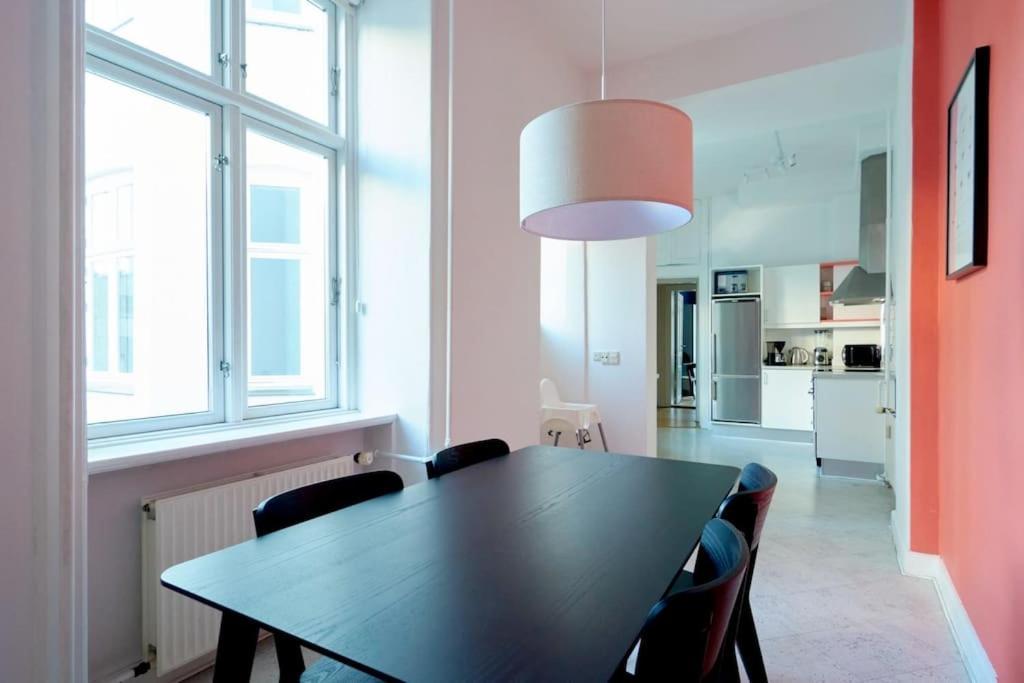 Moderen And Sleek 3Br With Bath By The Lakes And Metro Copenhague Extérieur photo